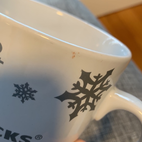 Starbucks 2010 15 oz mug - White with Snowflakes - Picture 5 of 7